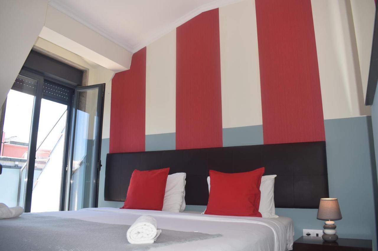 Quarto Duplo com Casa de Banho Partilhada e Terraço