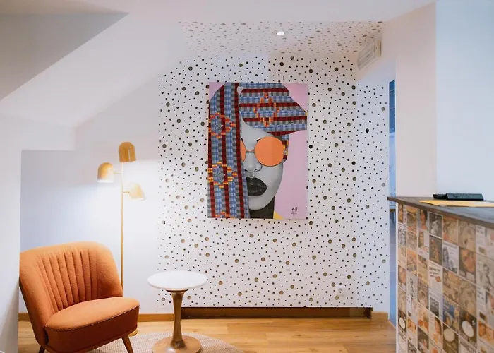 Albergue: The Lx Hill