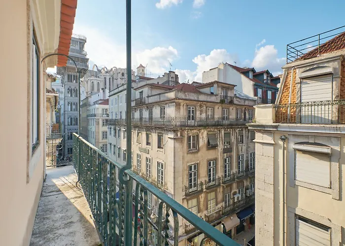 Hotel near College: Ando Living - Santa Justa 79 House